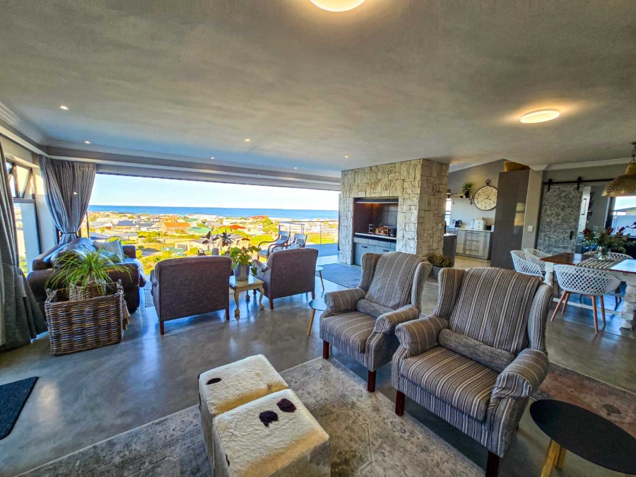 2 Bedroom Property for Sale in Stilbaai Oos Western Cape